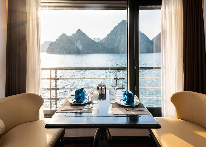 Dragon Premium Cruise Botel 5*