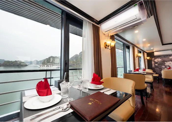 Dragon Premium Cruise Botel 5*