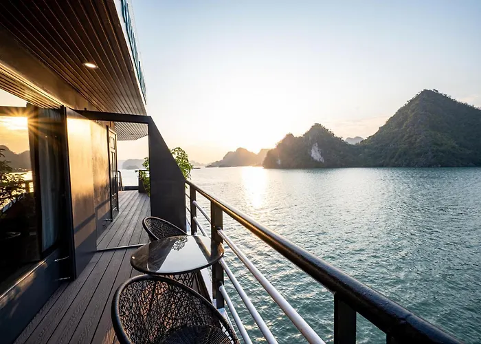 Botel Dragon Premium Cruise 5*
