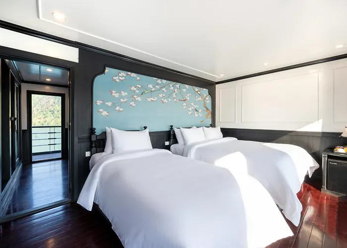 Dragon Premium Cruise Botel 5*