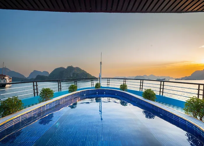 Botel Dragon Premium Cruise Ha Long