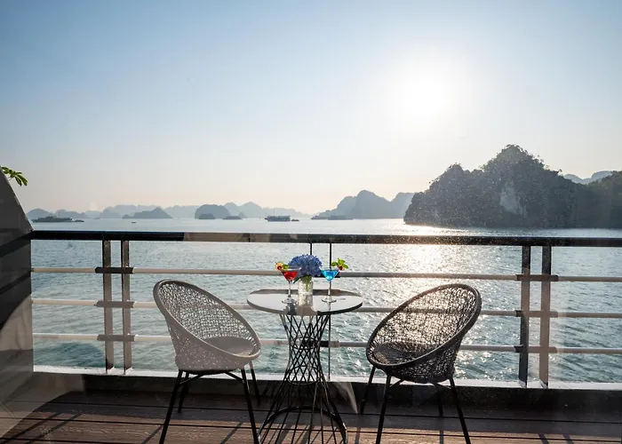 Botel Dragon Premium Cruise