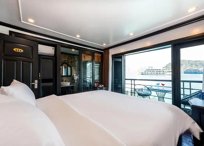 Botel Dragon Premium Cruise Ha Long