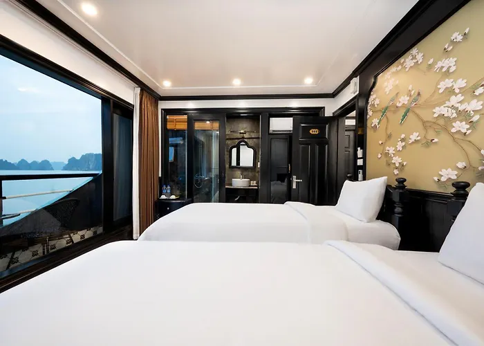 Botel Dragon Premium Cruise